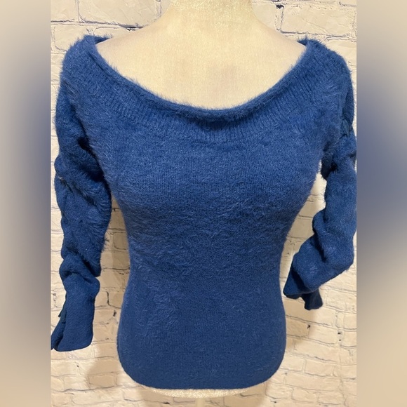 Venus- Off the shoulder Blue Fuzzy Y2K Sweater womans Size Small - Picture 2 of 6